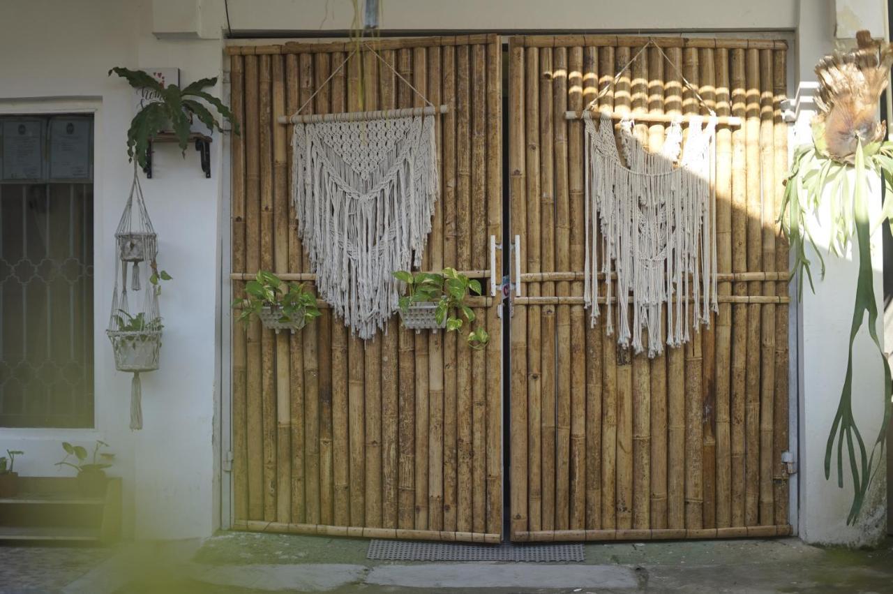 Oke Baik Hostel Yogyakarta Exterior photo