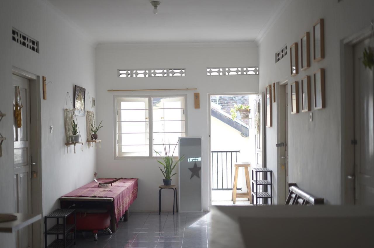 Oke Baik Hostel Yogyakarta Exterior photo